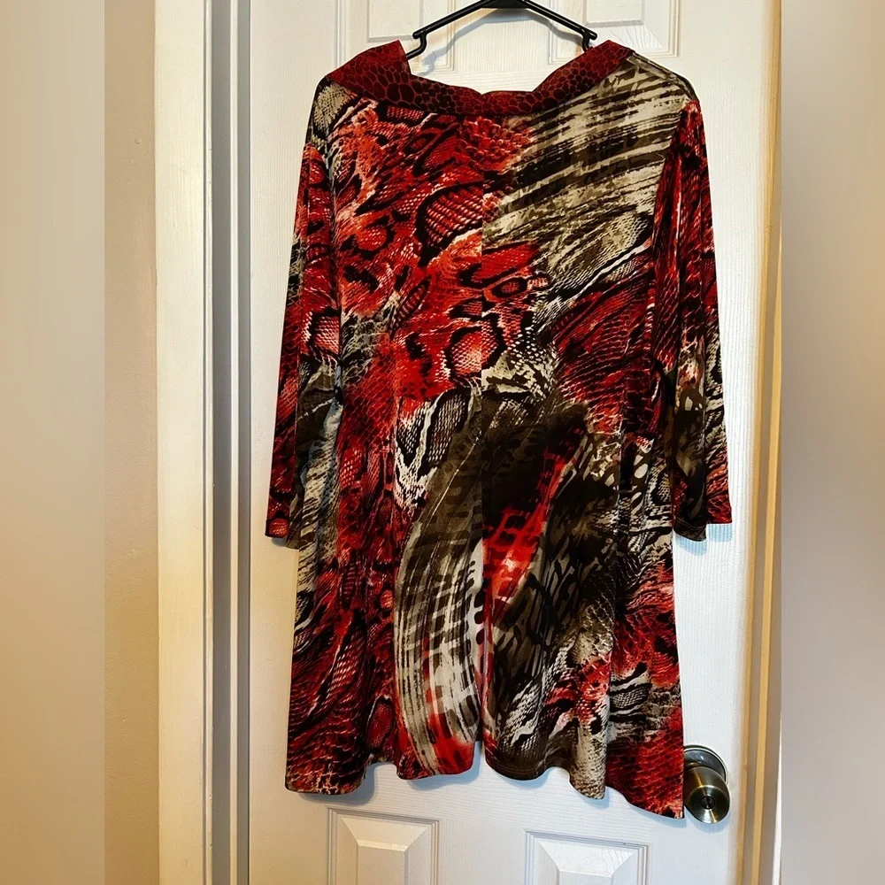 NWOT Susan Graver Red Animal Print Cowl Neck Tunic Top 1X - Picture 3 of 8